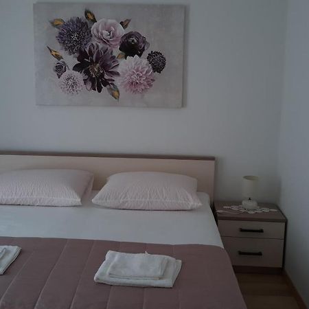 Mini Apartment Petra - Rooms Purple & Green With Kitchen And Garden Dubrovnik Exterior photo