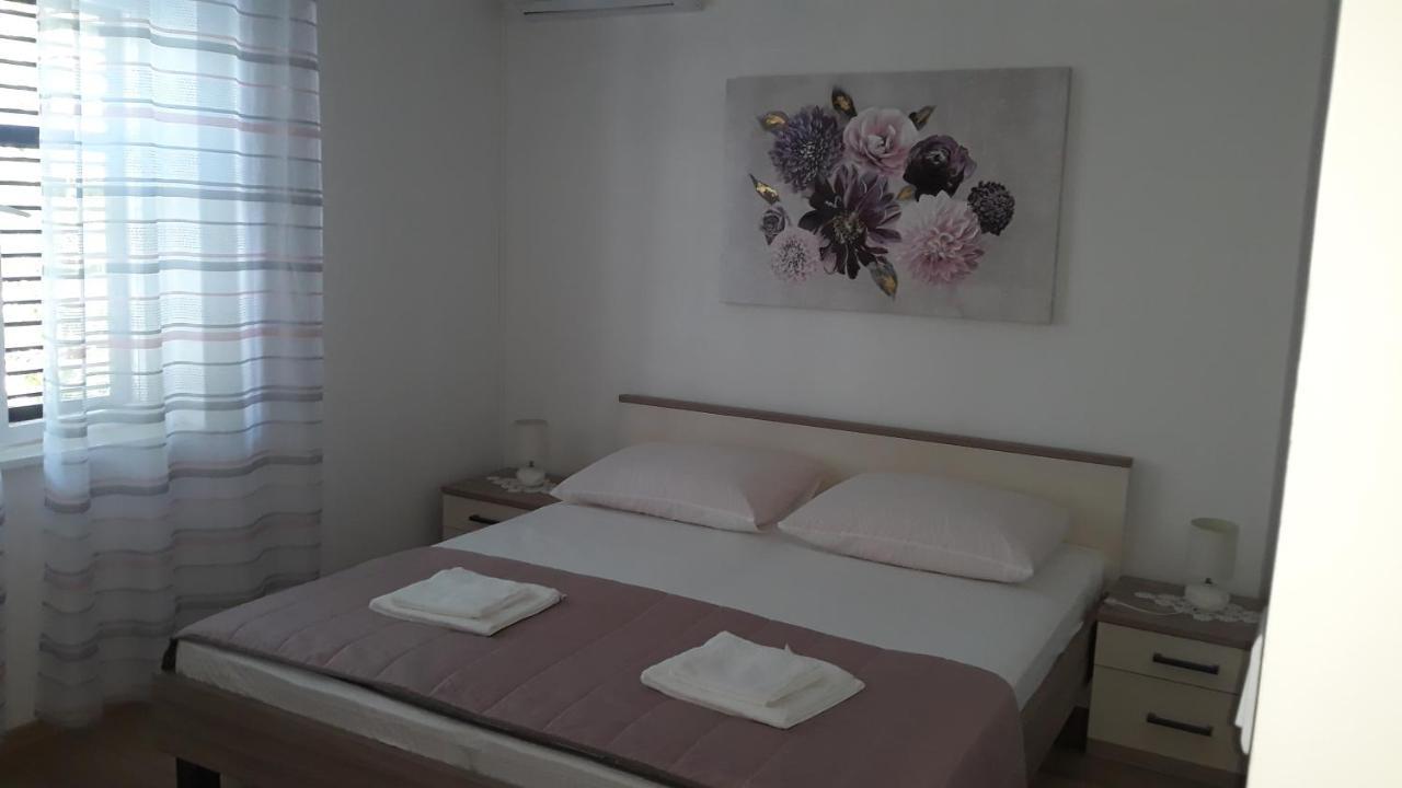 Mini Apartment Petra - Rooms Purple & Green With Kitchen And Garden Dubrovnik Room photo