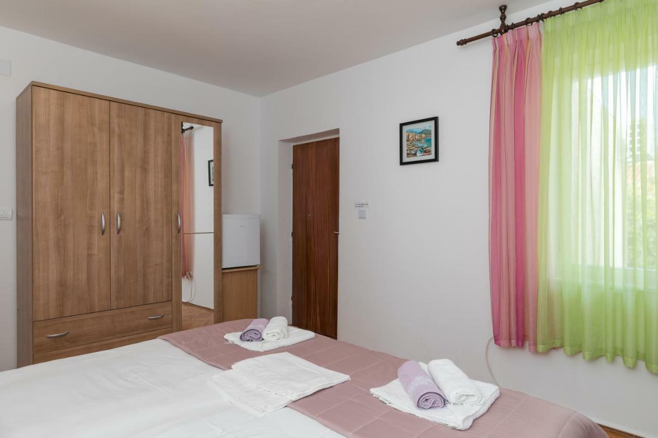 Mini Apartment Petra - Rooms Purple & Green With Kitchen And Garden Dubrovnik Exterior photo