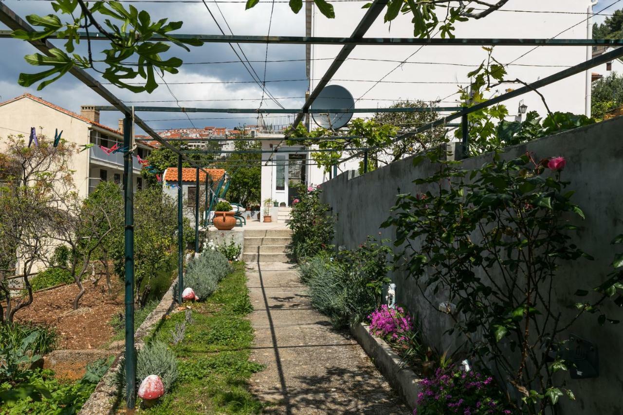 Mini Apartment Petra - Rooms Purple & Green With Kitchen And Garden Dubrovnik Exterior photo