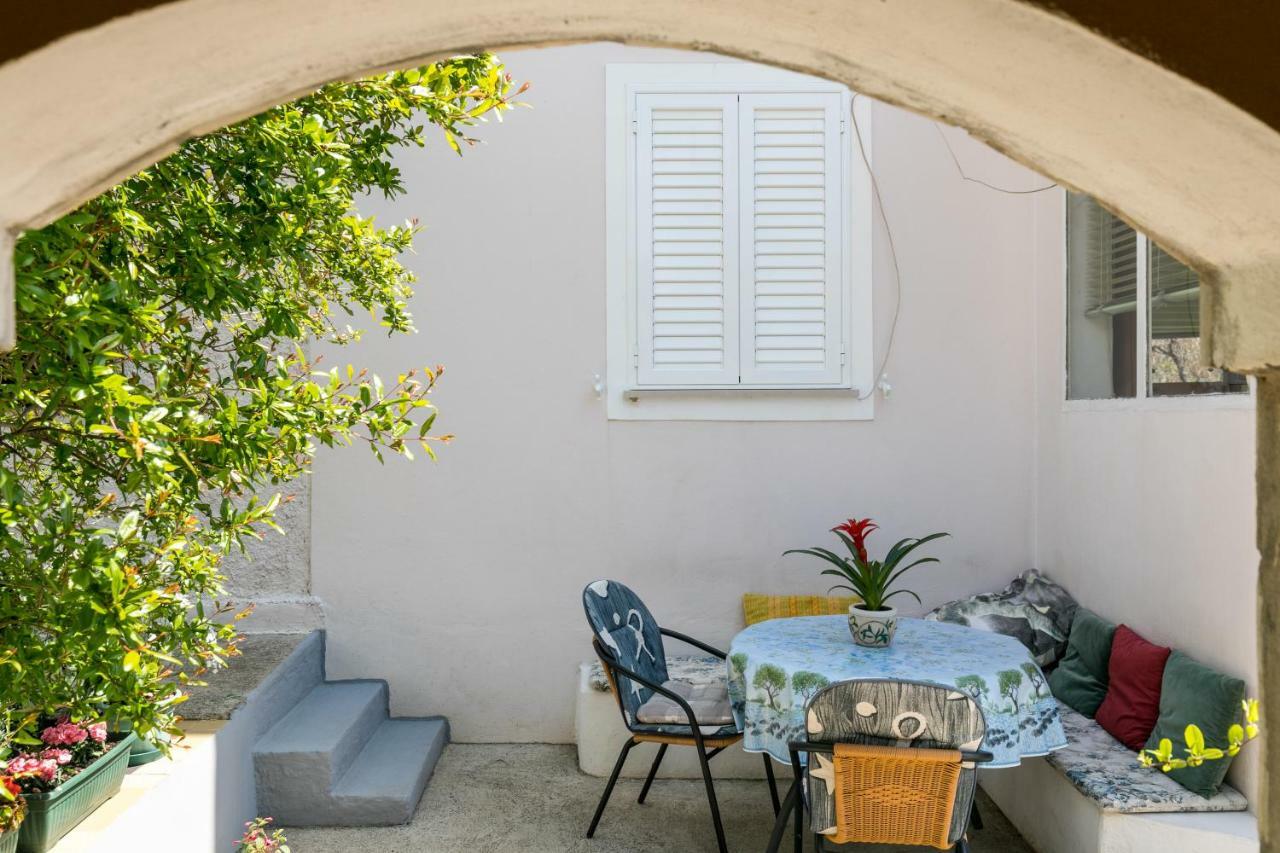 Mini Apartment Petra - Rooms Purple & Green With Kitchen And Garden Dubrovnik Exterior photo