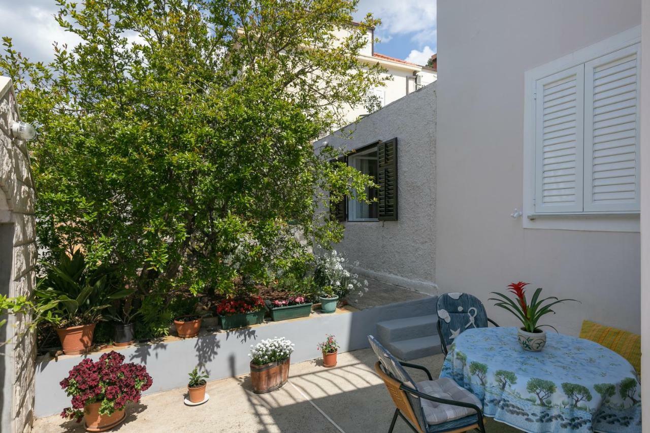 Mini Apartment Petra - Rooms Purple & Green With Kitchen And Garden Dubrovnik Exterior photo