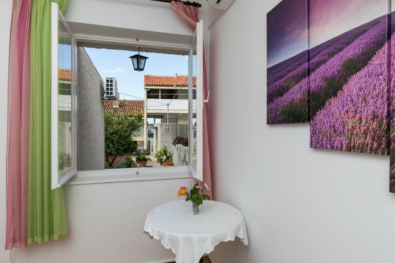 Mini Apartment Petra - Rooms Purple & Green With Kitchen And Garden Dubrovnik Exterior photo